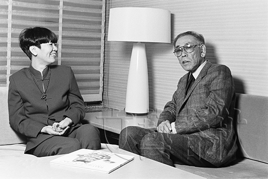 推理作家・佐野洋と絵本作家・佐野洋子の邂逅