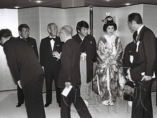 歴代総理経験者が一堂に会した<br />中川家の披露宴