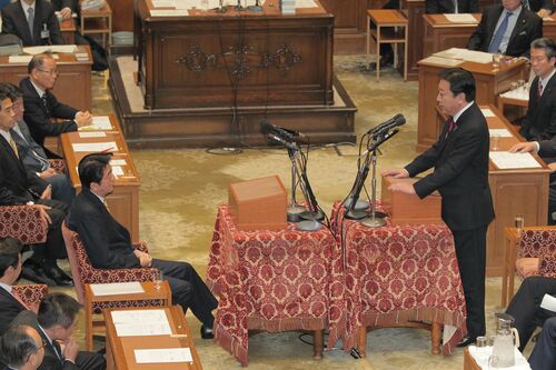 安倍政権前夜、側近たちが記した「首相の心得」 船橋洋一『宿命