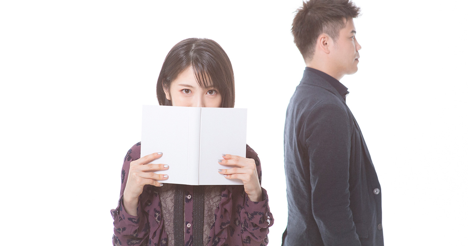 浜辺美波はこのミステリーが好き!? 『屍人荘の殺人』原作者・今村昌弘と浜辺美波の愛読書トーク!